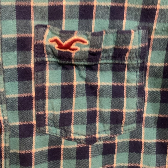 Woman’s small Hollister flannel button up - Picture 3 of 4